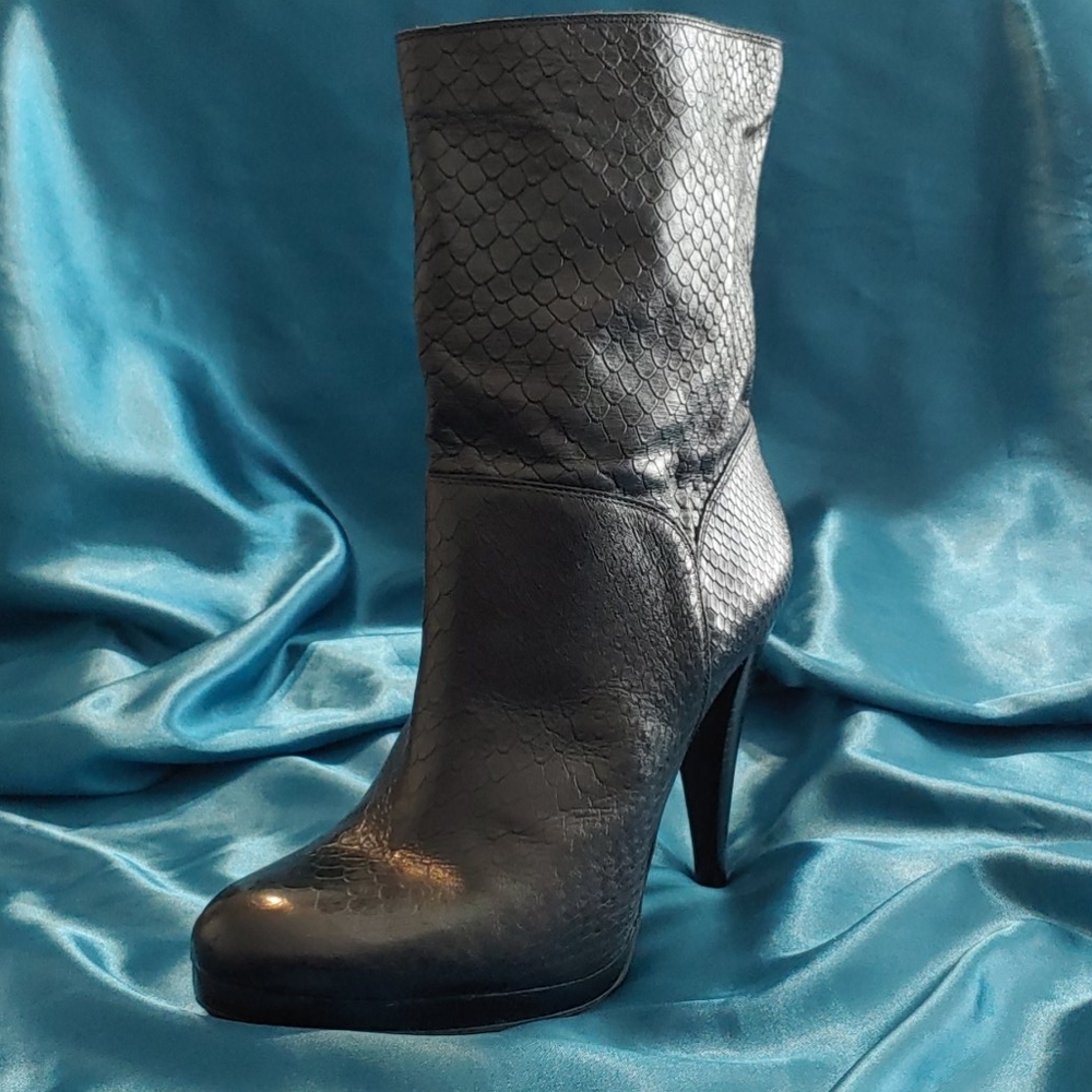 NWOT Nike Cole Haan Black boots